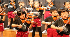 保育園でのヴァイオリン授業